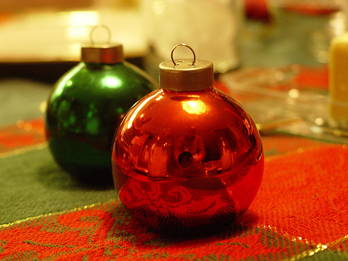 christmas globe salt and pepper shaker design