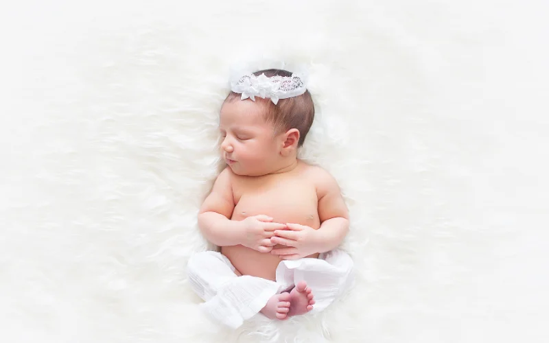 20 Adorable Artistic Newborn Photos For Photoshoot Inspiration