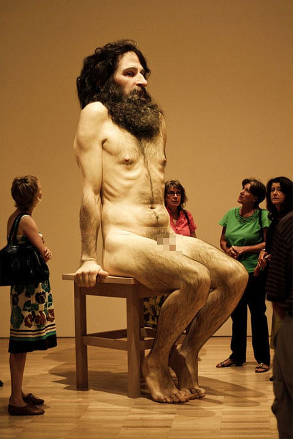Mind-Blowing-Realistic-Human-Sculptures-by-Ron-Mueck-10