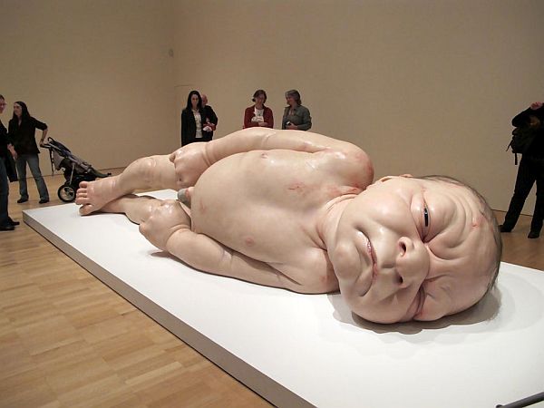 Mind-Blowing-Realistic-Human-Sculptures-by-Ron-Mueck-5
