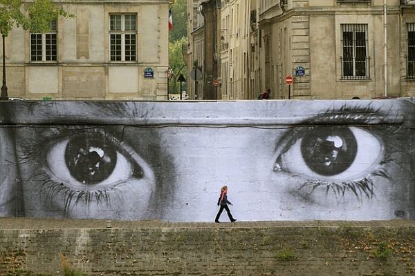 Mind-Blowing-Pieces-of-Street-Art-from-Around-the-World-15