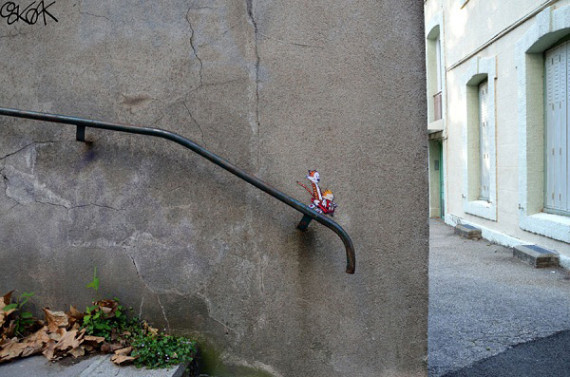 10-Breathtaking-Street-Art-that-Interacts-with-Its-Surroundings-4