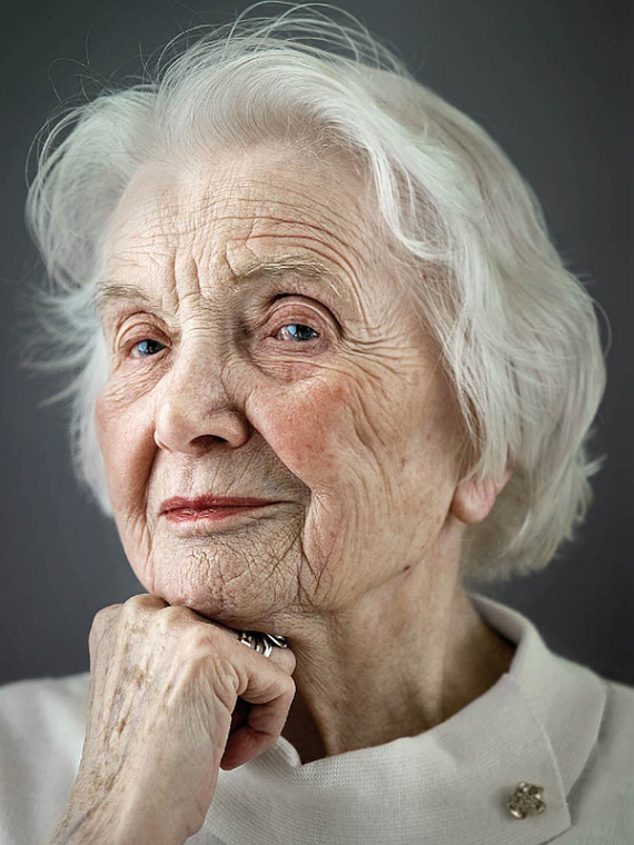 Happy-at-100-Emotive-Portraits-of-Centenarians-1