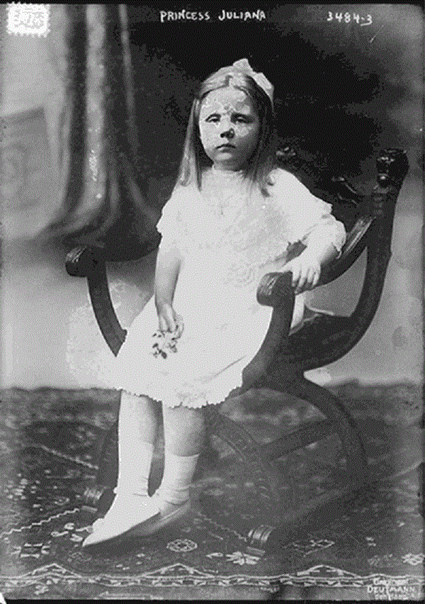 Creepy Gifs From old Photos by Kevin Weir