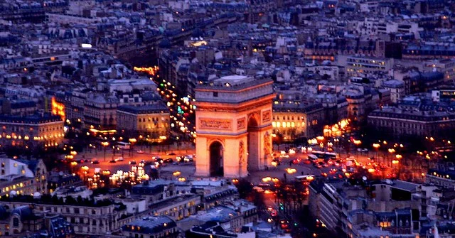 beautiful pictures of Paris at night
