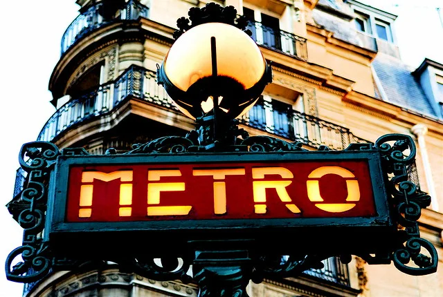 metro sign - beautiful Paris pictures
