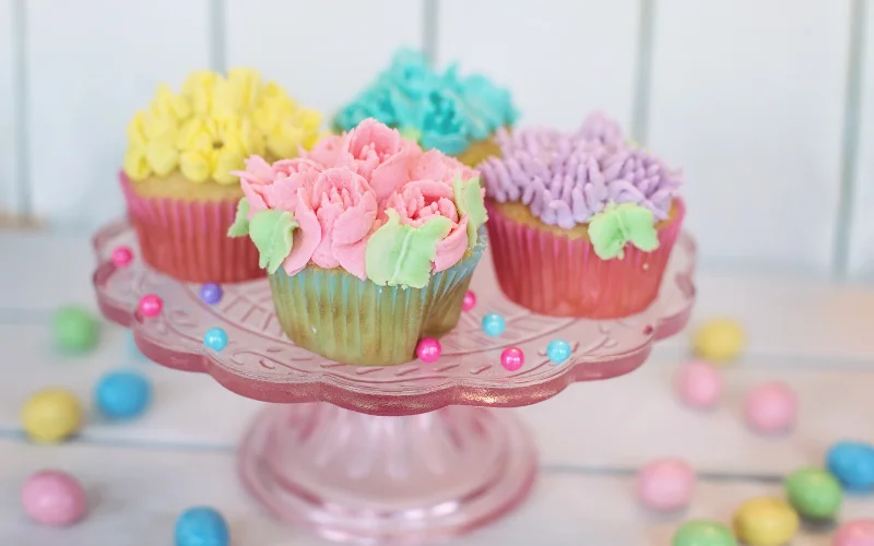 pretty decorated cupcakes